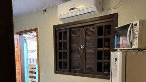 雪櫃、微波爐、焗爐、廚房用具/餐具/器皿