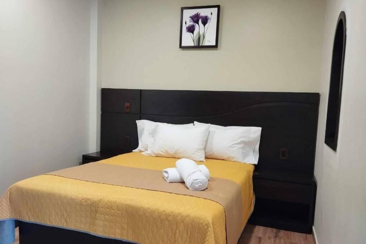 Habitació estàndard | Minibar, caixa forta a l'habitació, escriptori i wifi gratuïta 
