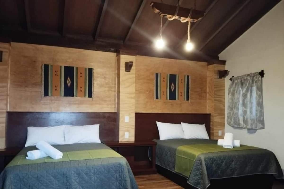 Habitació doble o amb dos llits individuals Elite | Minibar, caixa forta a l'habitació, escriptori i wifi gratuïta 