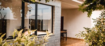 Cozy Vina Kobal / Kobal Family Estate Apartments in Štanjel, Karst