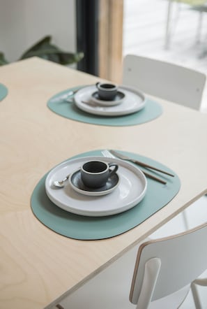 Tägliches Frühstücksbuffet (15 EUR pro Person)