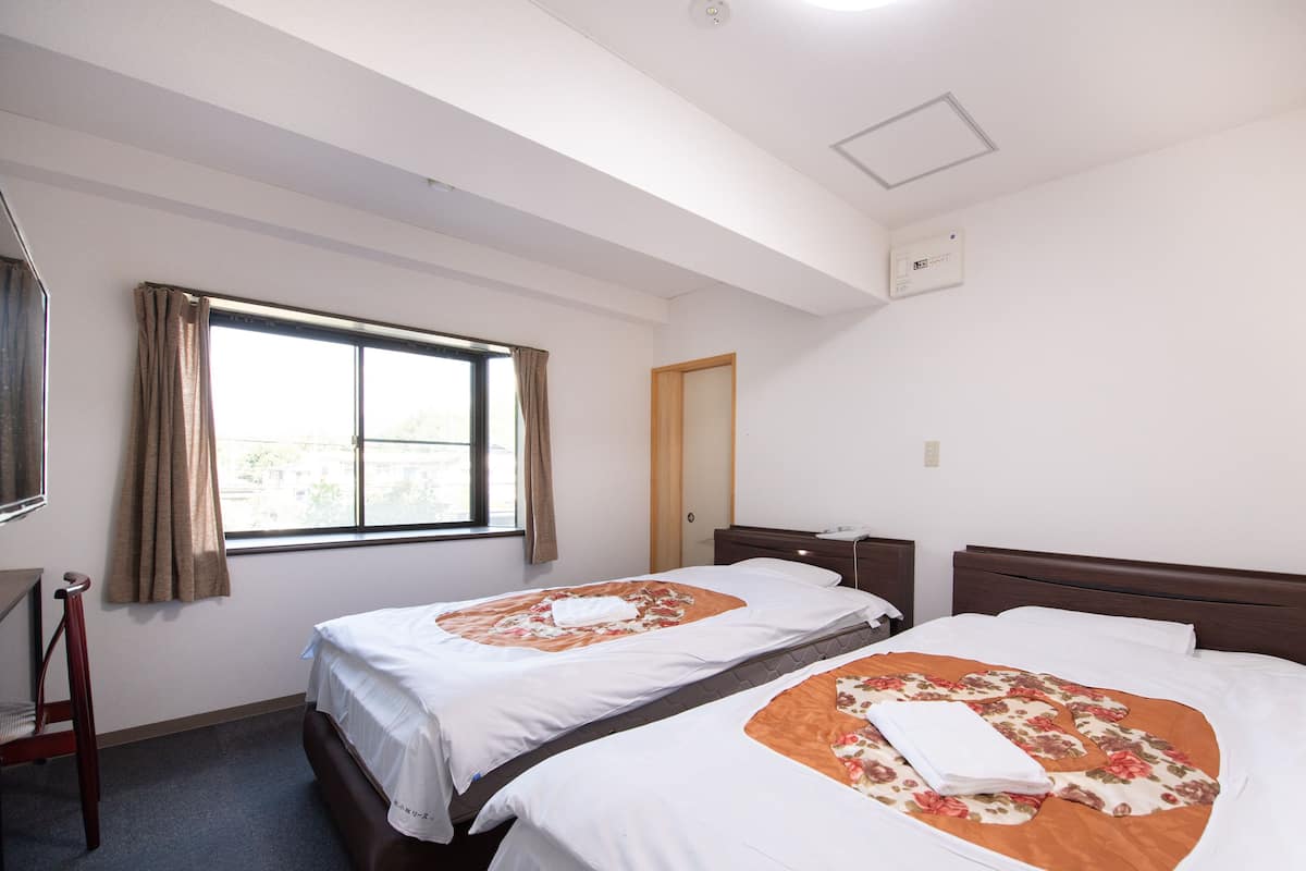 Kamar Twin Standar, Bebas Asap Rokok | Selimut bulu angsa, Wi-Fi gratis, dan seprai linen