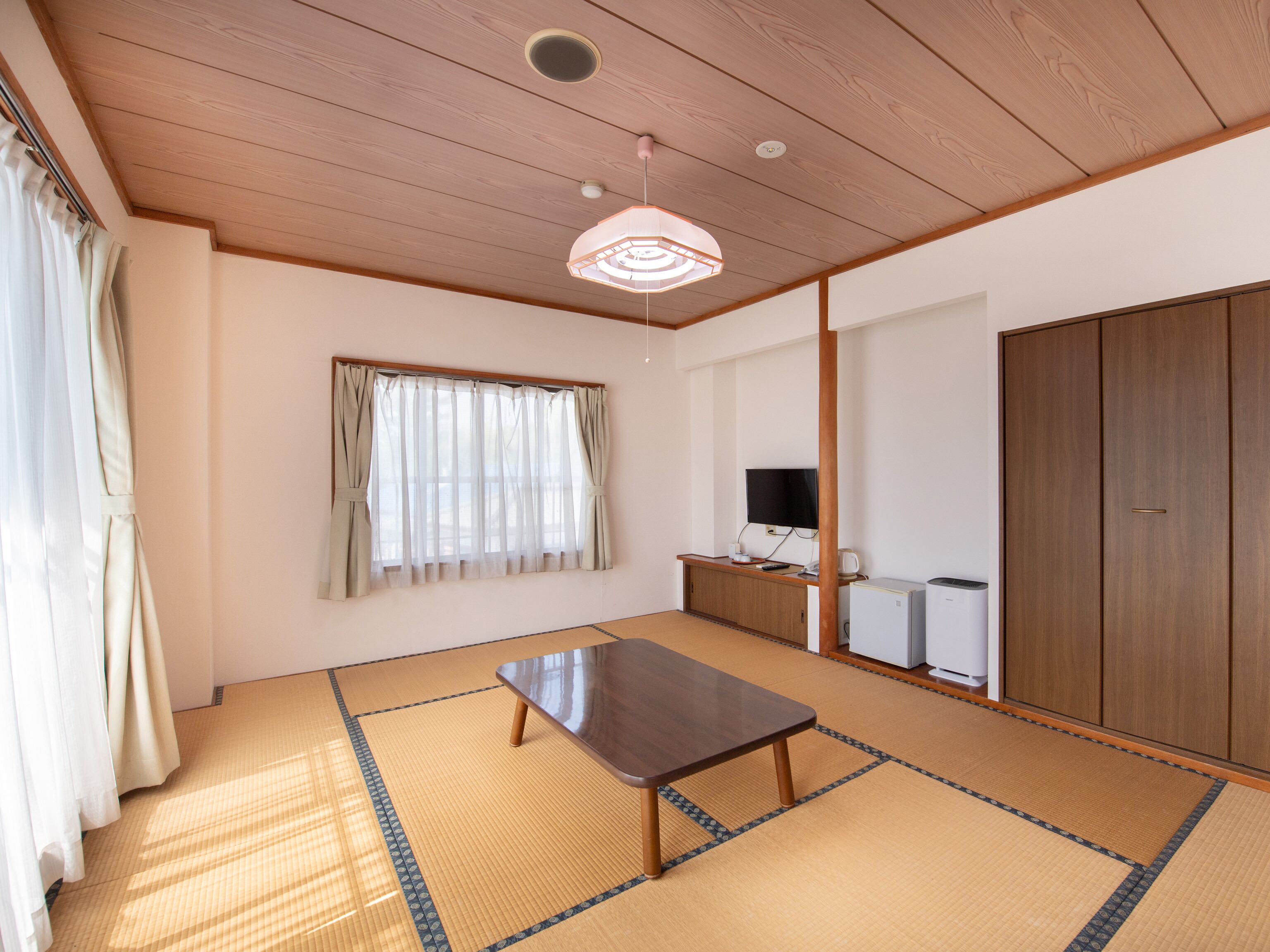 Traditional Room, Non Smoking, Annex Building | Down comforters, free WiFi, bed sheets