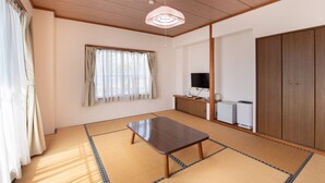 A room with tatami flooring, a wooden ceiling, a television on a stand, and a wardrobe. - Tabist Hotel Yamashiro Onsen (Kofu)