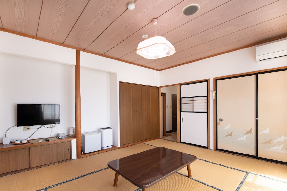 Traditional Room, Non Smoking, Annex Building | Gebar bulu kapas, Wi-fi percuma, cadar katil