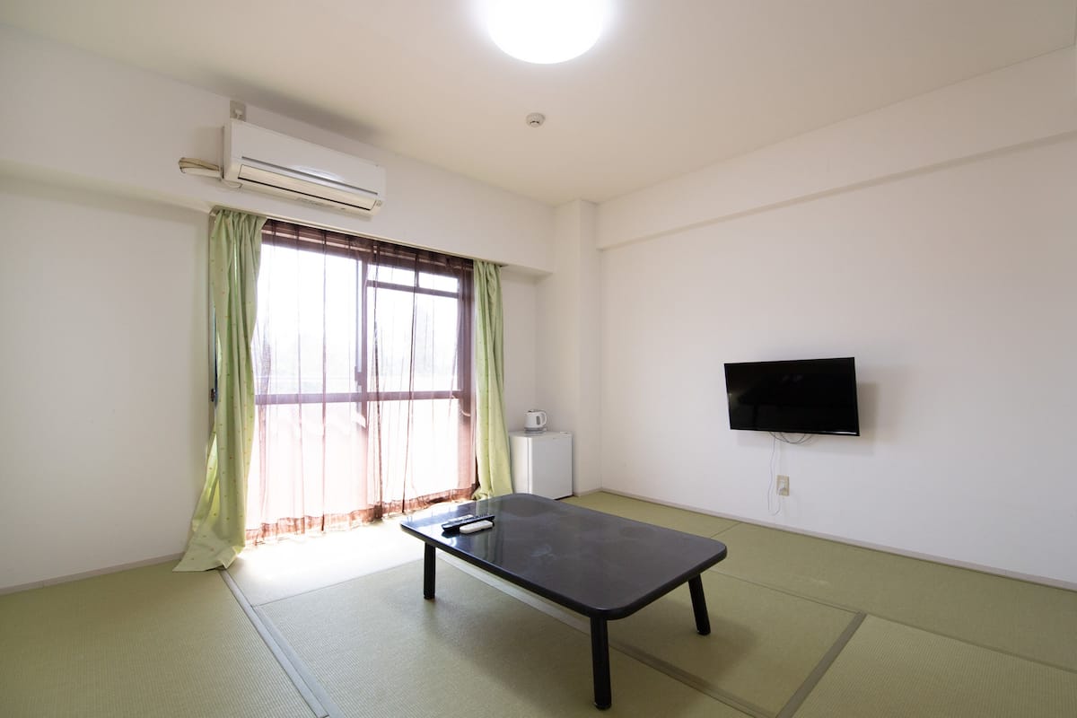 Kamar Triple Tradisional, Bebas Asap Rokok | Selimut bulu angsa, Wi-Fi gratis, dan seprai linen