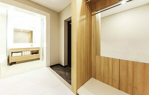 Individually decorated, desk, laptop workspace, soundproofing - Time Square Hotel (Yangsan)