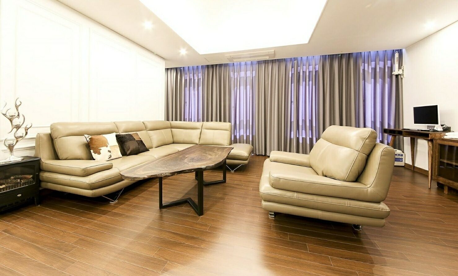 Royal Suite | Individually decorated, desk, laptop workspace, soundproofing