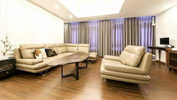 Royal Suite | Individually decorated, desk, laptop workspace, soundproofing