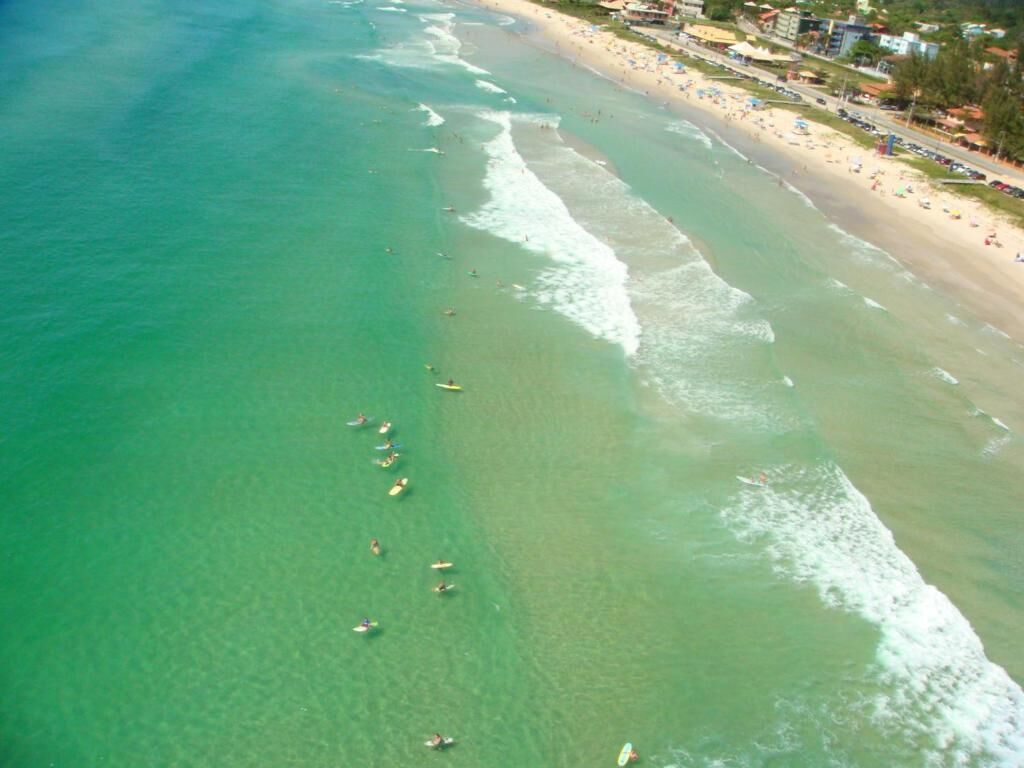 Pantai di sekitar dan pasir putih