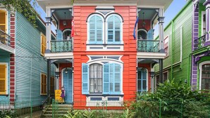 Exterior - La Belle Esplanade (New Orleans)