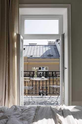 ロヴォフスカ スタジオズ - STAYINWARSAW