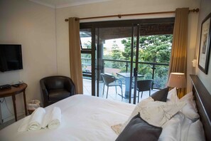 Premium Room | Desk, laptop workspace, iron/ironing board, free WiFi - Palmwood Guest House (aManzimtoti)