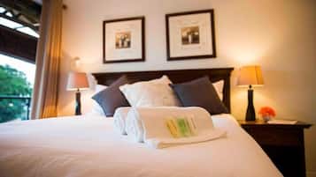 Desk, laptop workspace, iron/ironing board, free WiFi