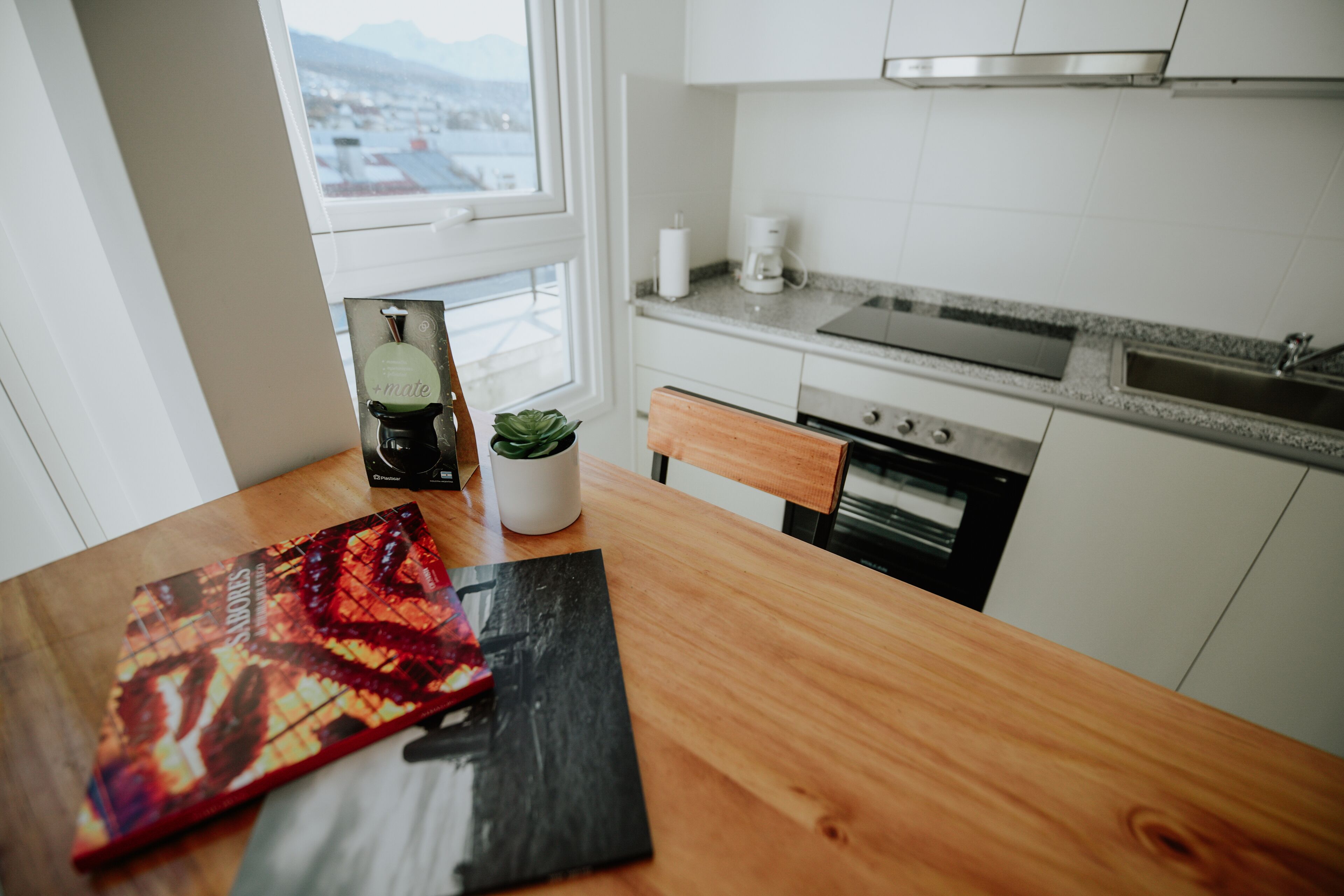 Studio Superior | Dapur pribadi | Lemari es besar, microwave, oven, dan kompor