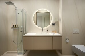 Premium Room | Bathroom | Shower, free toiletries, hair dryer, bathrobes - Mirari Boutique Hotel (Split)