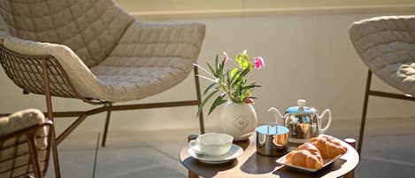 Premium bedding, down comforters, minibar, in-room safe