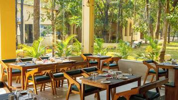 Petit déjeuner, déjeuner et dßner servis sur place