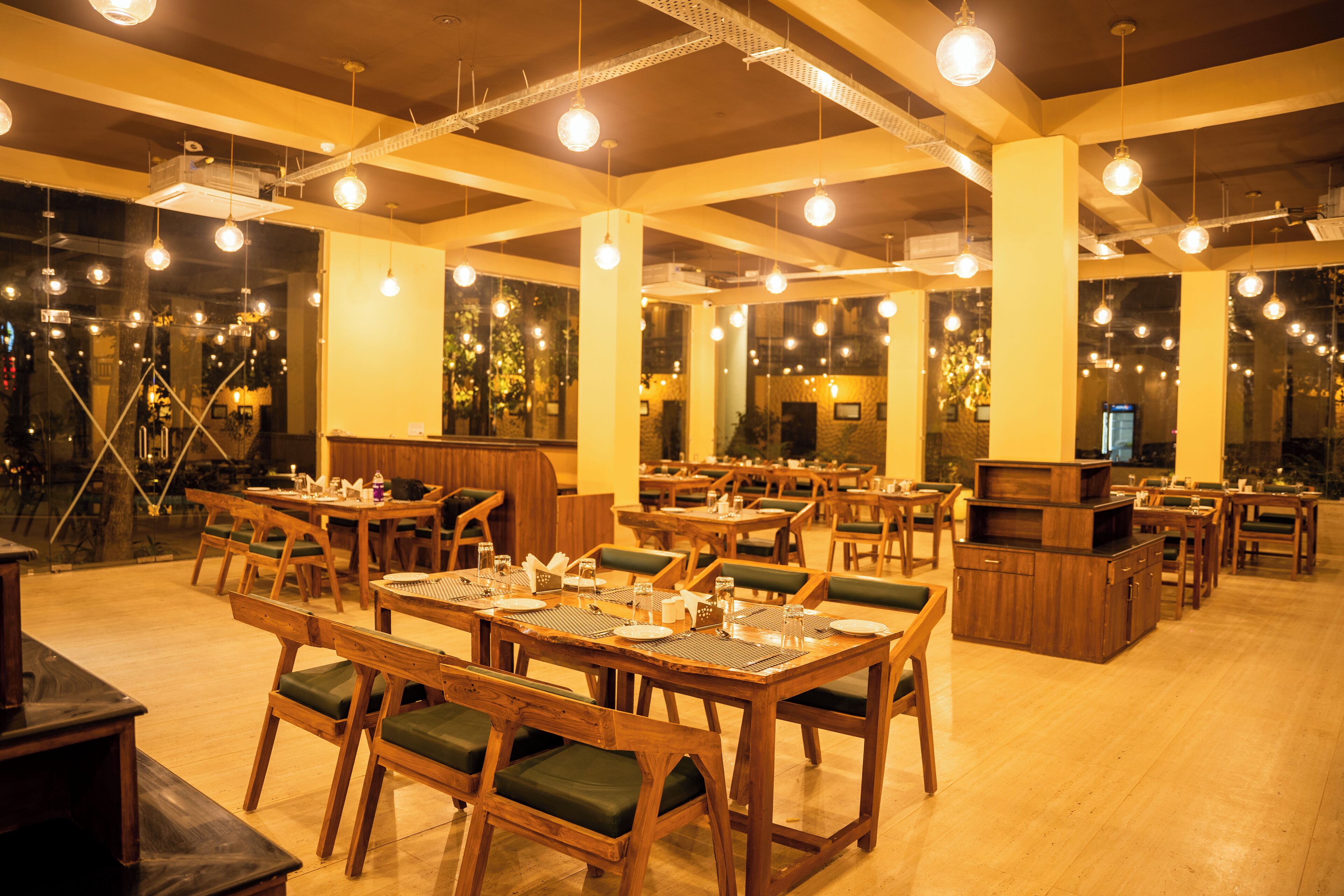 Breakfast, lunch and dinner served