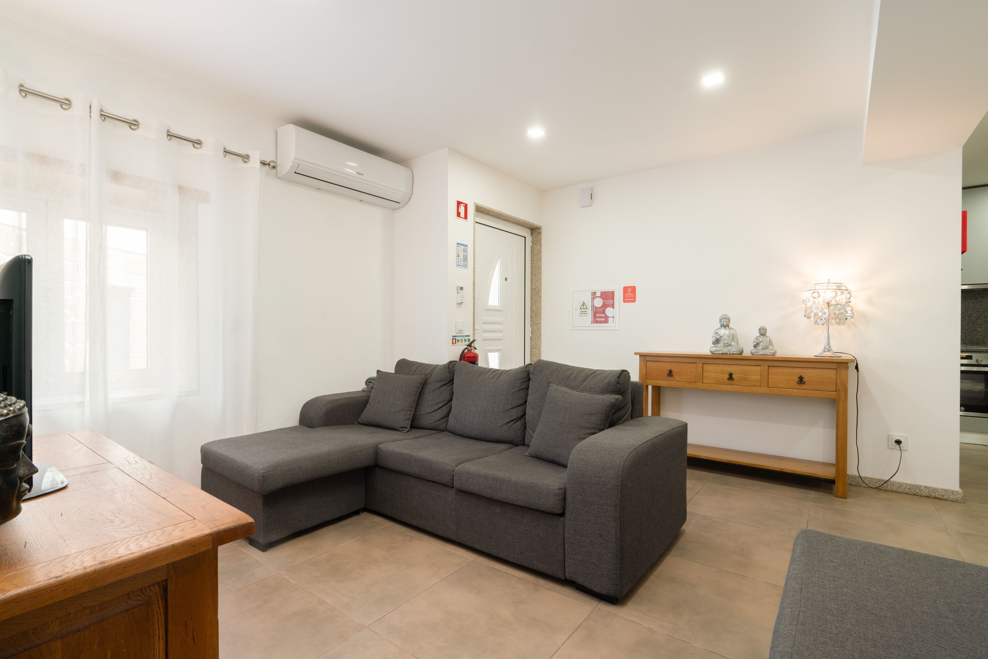 Casa da Petisqueira 61 | 起居区 | 42-英寸纯平电视 （配备有线频道）、电视