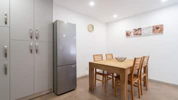 Casa da Petisqueira 61 | Cozinha privada | Geladeira grande, micro-ondas, fogão, cooktop