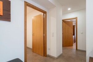 Casa da Petisqueira 61 | Living area | 42-inch flat-screen TV with cable channels, TV