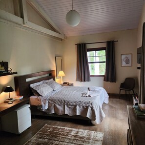 6 bedrooms, free WiFi, bed sheets