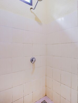 Bathroom - OYO Life 90301 Hidden Village Uluwatu (Jimbaran)