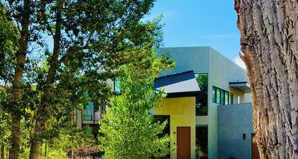 5 Star Luxury Home Surrounded by Nature