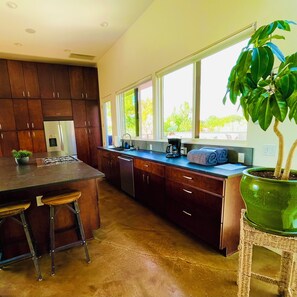 Fridge, microwave, oven, stovetop - 5 Star Holiday Retreat
 (La Veta)
