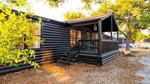 3 Bed 2 Bath Cabin | Individually decorated, individually furnished, laptop workspace