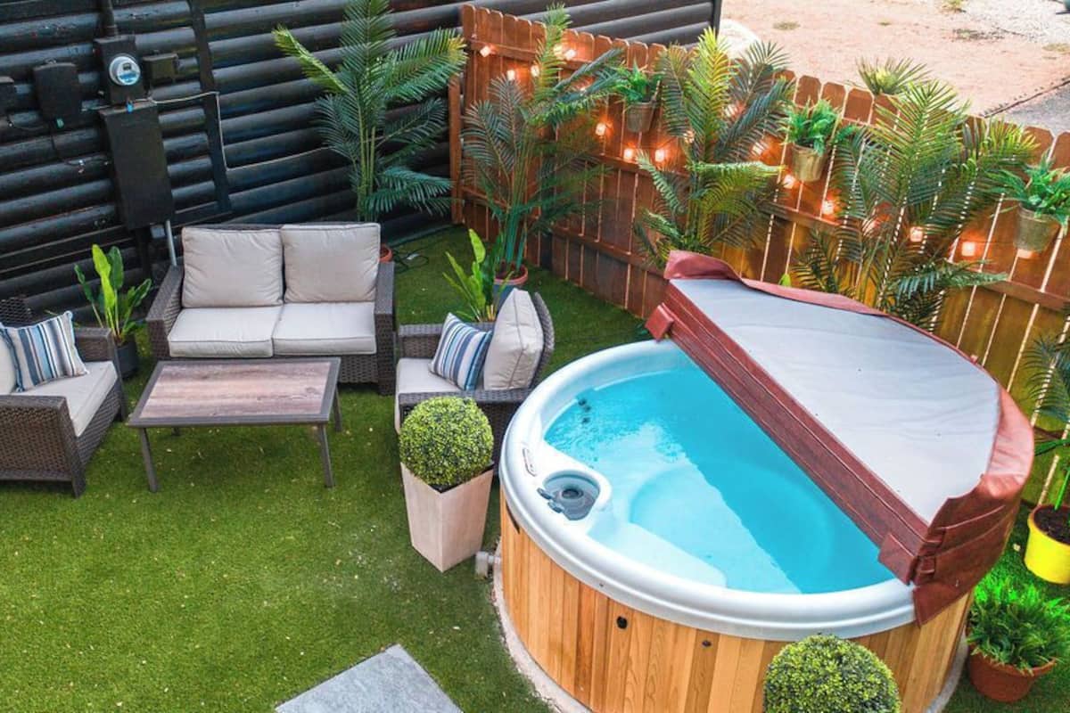 Private spa tub