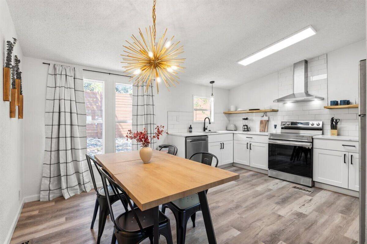 Starlight F - The Tumbleweed | Private kitchen | Full-sized fridge, microwave, oven, stovetop