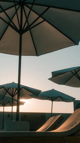 ROOM 3- Spacious Ocean Front Condo for 4 People