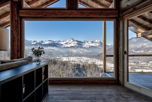 Chalet - Stunning Views & Walkable to Lifts/Town