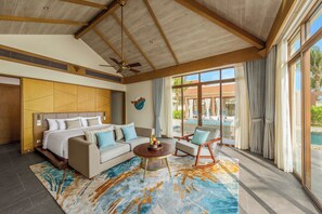 Vila, 5 kamar tidur, kolam renang pribadi, pemandangan pantai | Minibar, brankas, meja kerja, dan tirai kedap cahaya