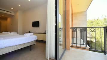 1 bedroom, Egyptian cotton sheets, premium bedding, down duvets