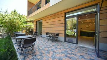 Deluxe Twin Room, 2 Twin Beds, Garden Area | Front of property