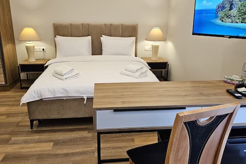 Comfort Suite, 1 Queen Bed with Sofa bed, Balcony, Courtyard View | Egyptian cotton sheets, premium bedding, down comforters, in-room safe