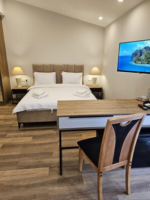 Comfort-Suite, 1 Queen-Bett und Schlafsofa, Balkon, Blick auf den Innenhof