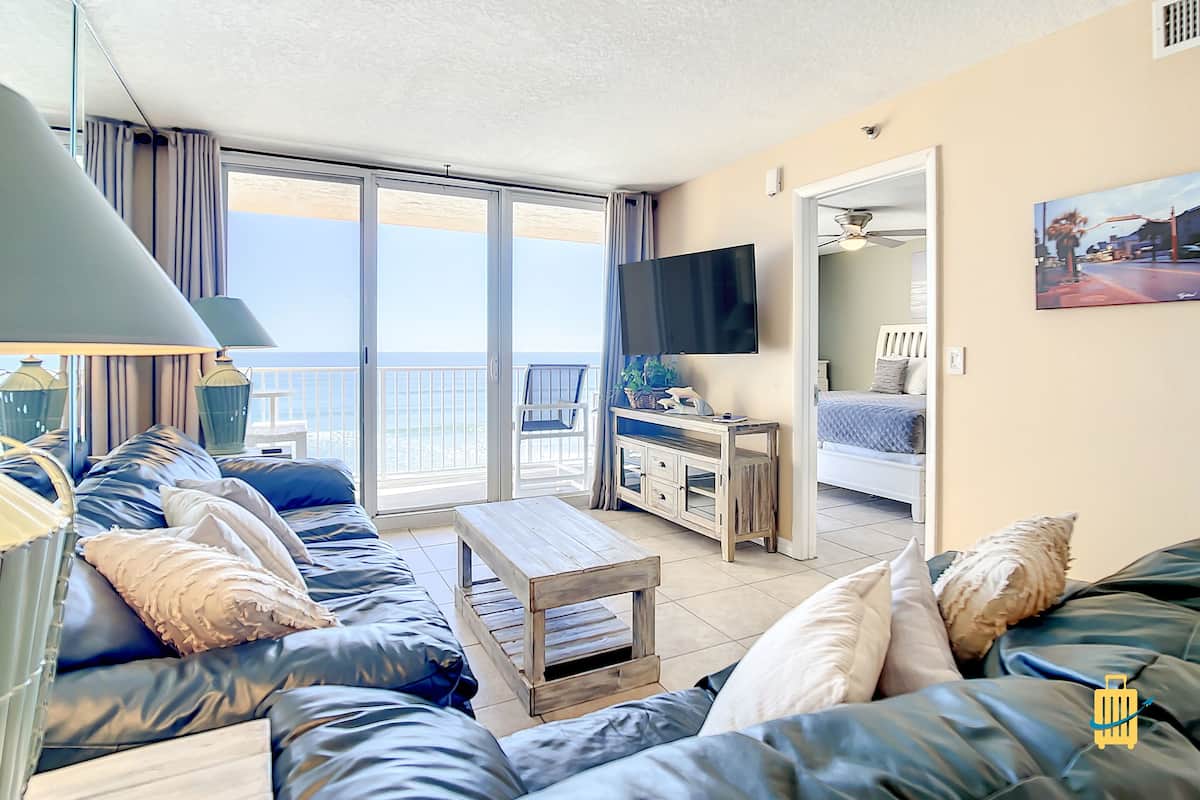 Superior Apartment, Balcony, Ocean View | Living area