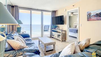 Superior Apartment, Balcony, Ocean View | Living area