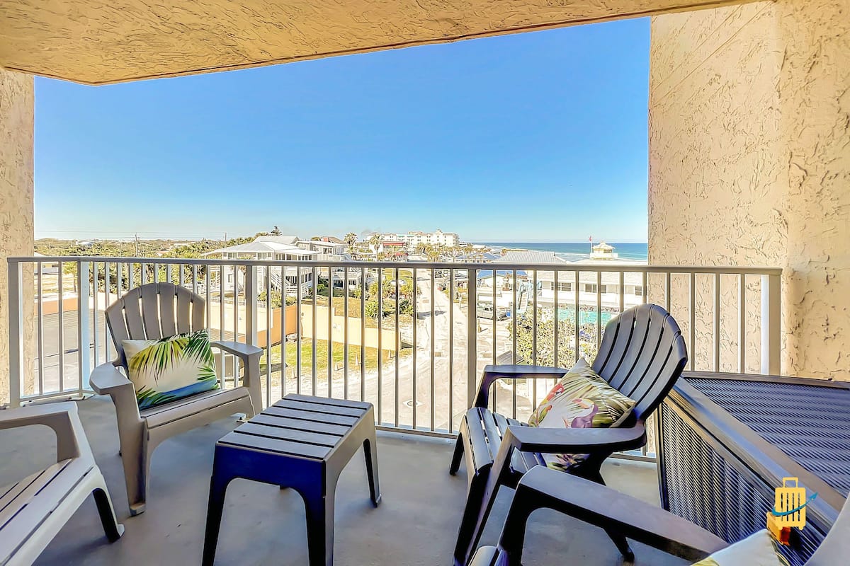 Stunning Luxury Penthouse Apartment Ocean View Warm image