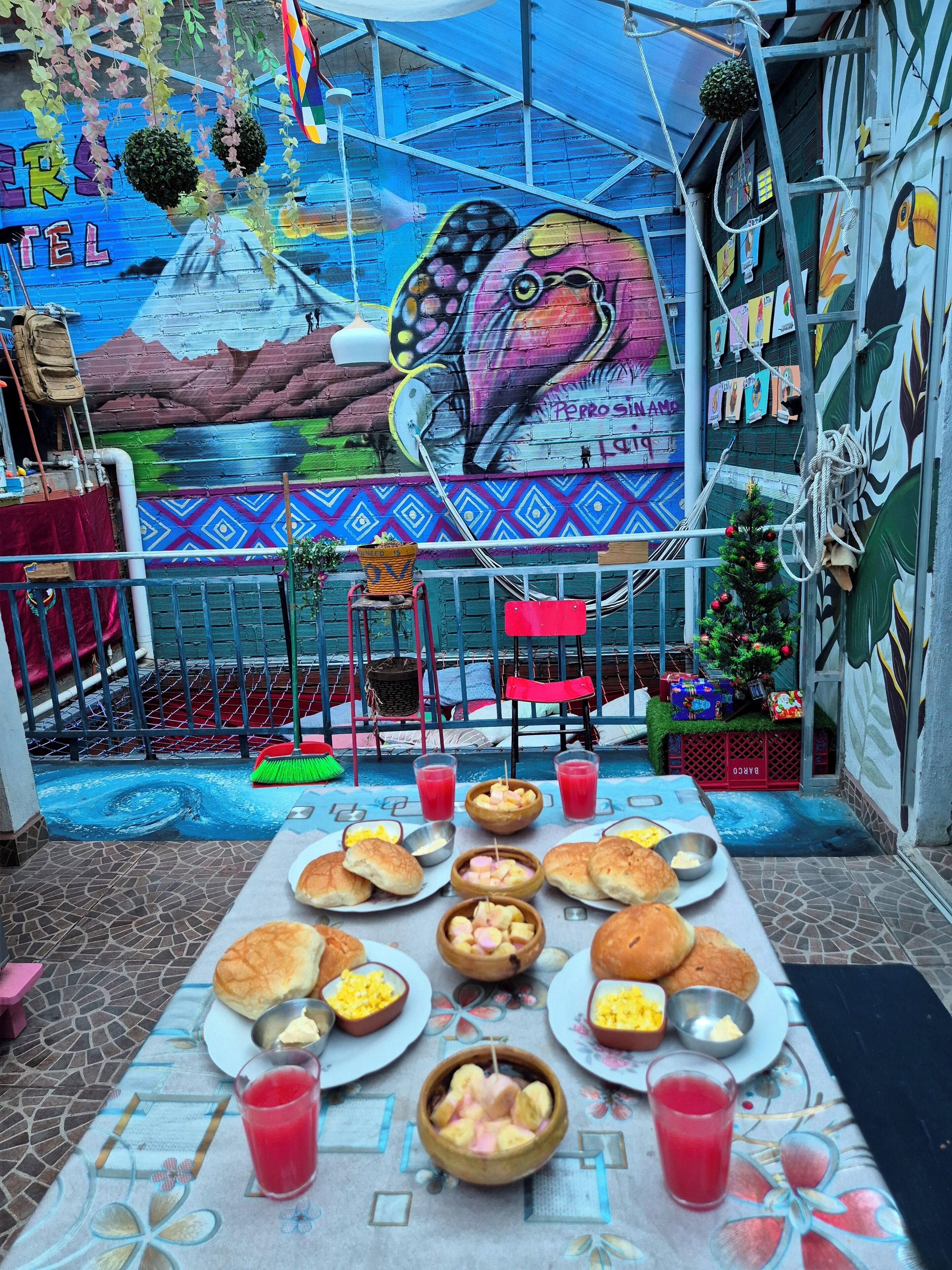 Desayuno buffet diario (USD 10 por persona)