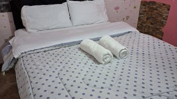 Quarto básico, para não fumantes | 3 quartos, Wi-Fi de cortesia