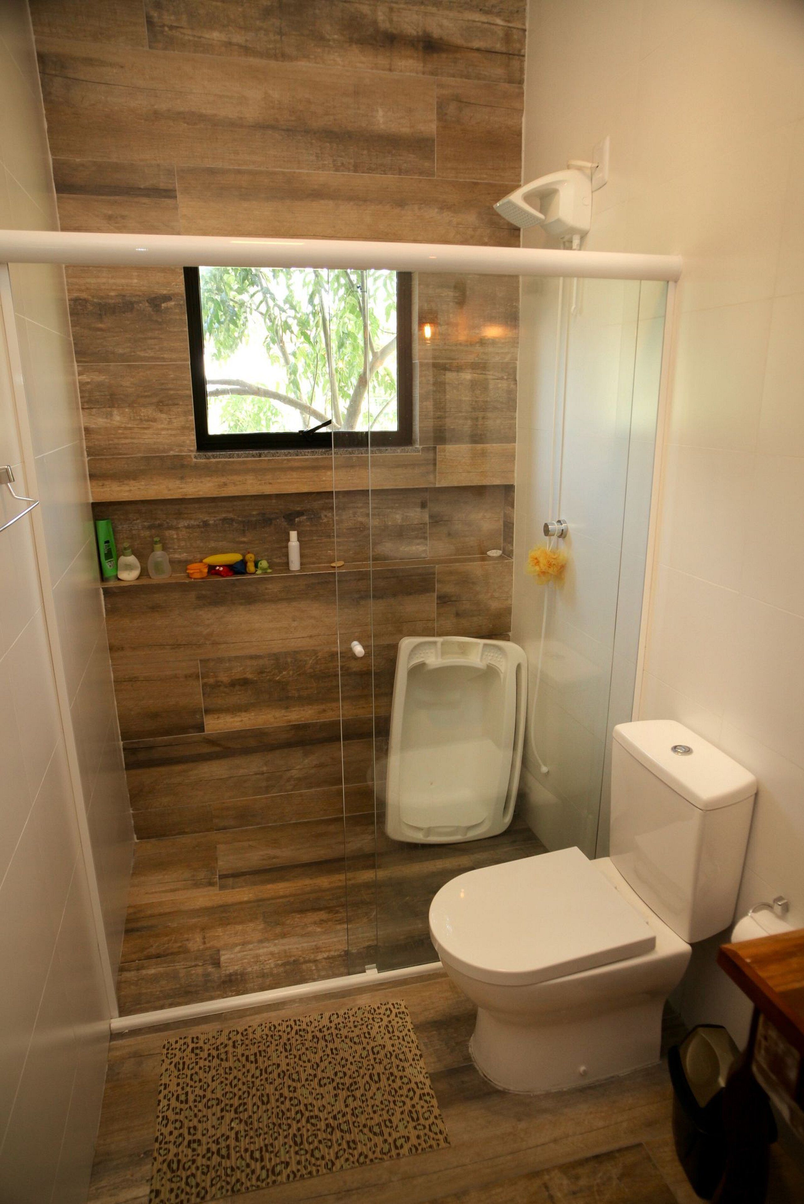 Honeymoon House, Jetted Tub, Lake View | Bathroom | Shower, free toiletries