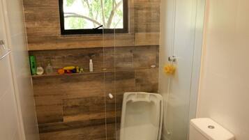 Honeymoon House, Jetted Tub, Lake View | Bathroom | Shower, free toiletries