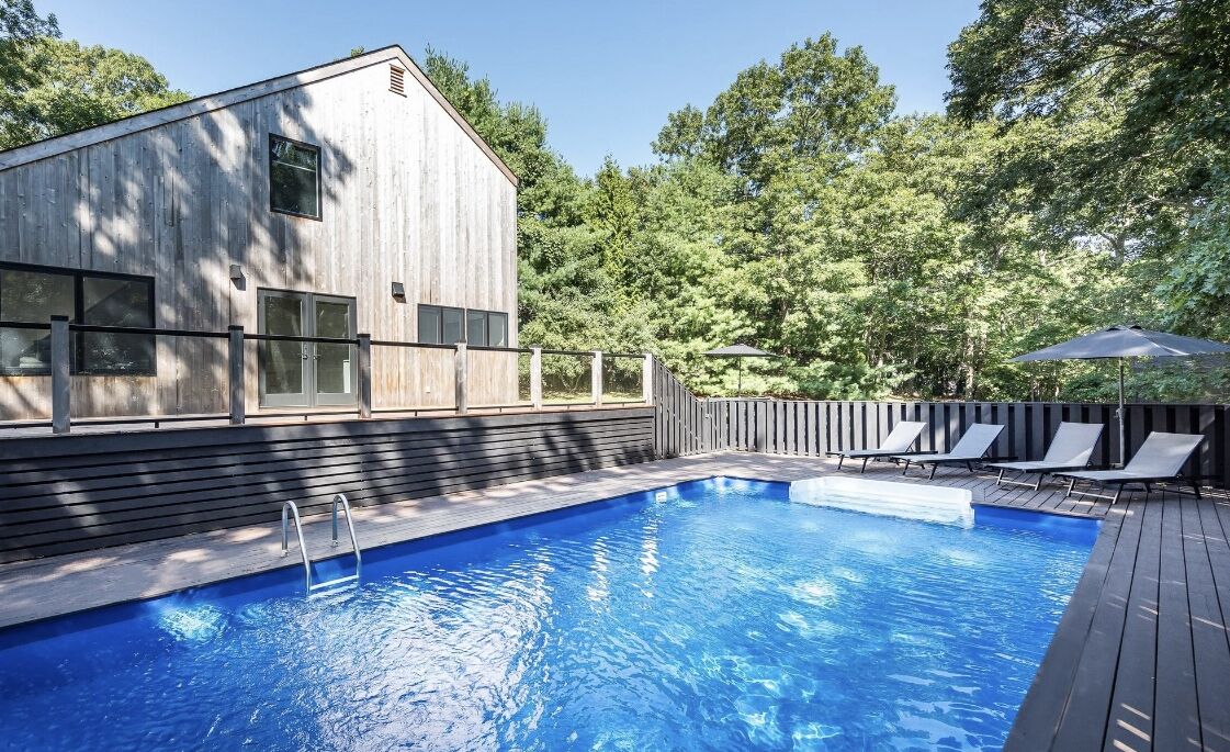 Chic & Serene in The Hamptons. 1 block to waterside dining and the best sunsets