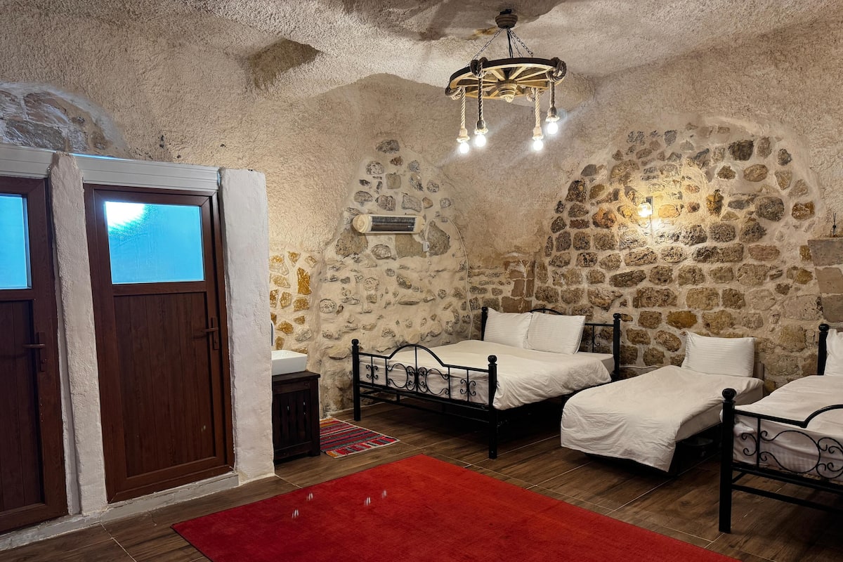 Family Quadruple Room | Free WiFi, bed sheets