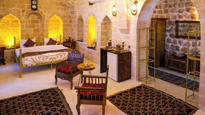 Chambre royale double | Accès au Wi-Fi (inclus), literie fournie